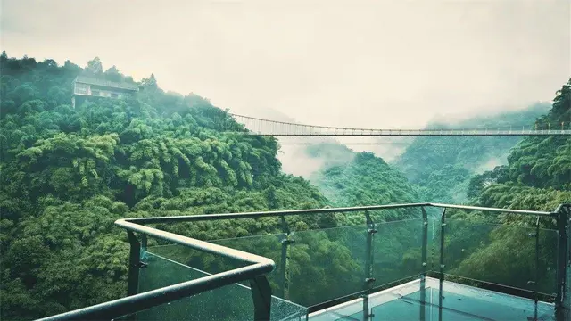 成都的避暑胜地,被誉为“天然氧吧”,距市区仅一个小时的车程