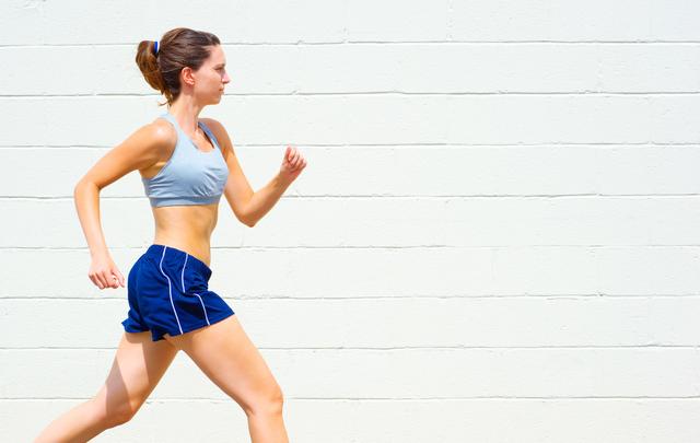 坚持跑步的人，与不运动的人对比，多年后身材差别有多大？