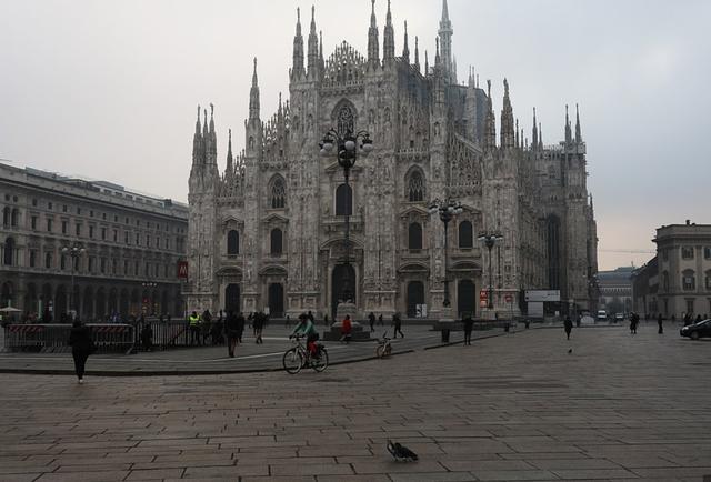 意大利疫情严重，时尚之都米兰成空城，街上几乎空无一人