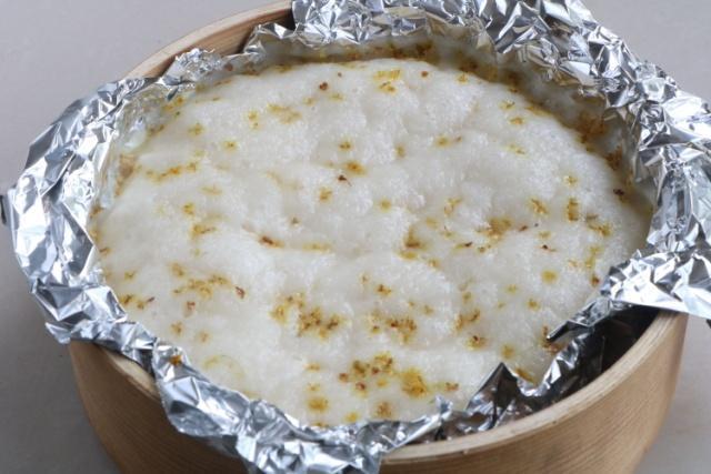 大米除了可以煮粥，做蒸糕也很好，配合桂花更香甜